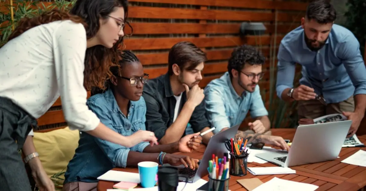 students working on Research Topic